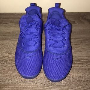 BLUE NIKE SNEAKERS